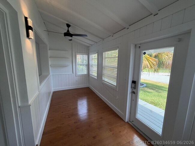 Building Photo - 204 S Seacrest Cir