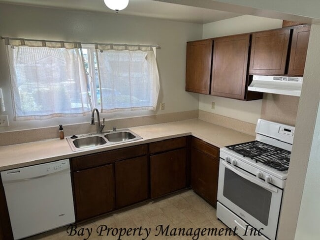 Building Photo - Rent Reduced! 4 Bedroom, 2 Bath Home Near ...