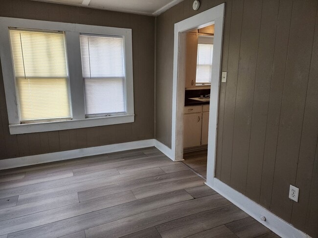 Building Photo - 809 S Avenue A