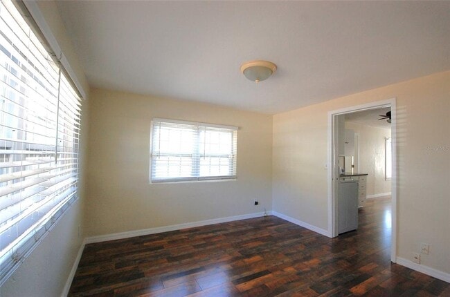 Building Photo - 247 Short St