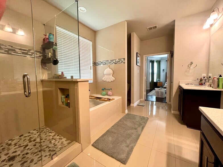 Building Photo - 2432 Whispering Pines Dr