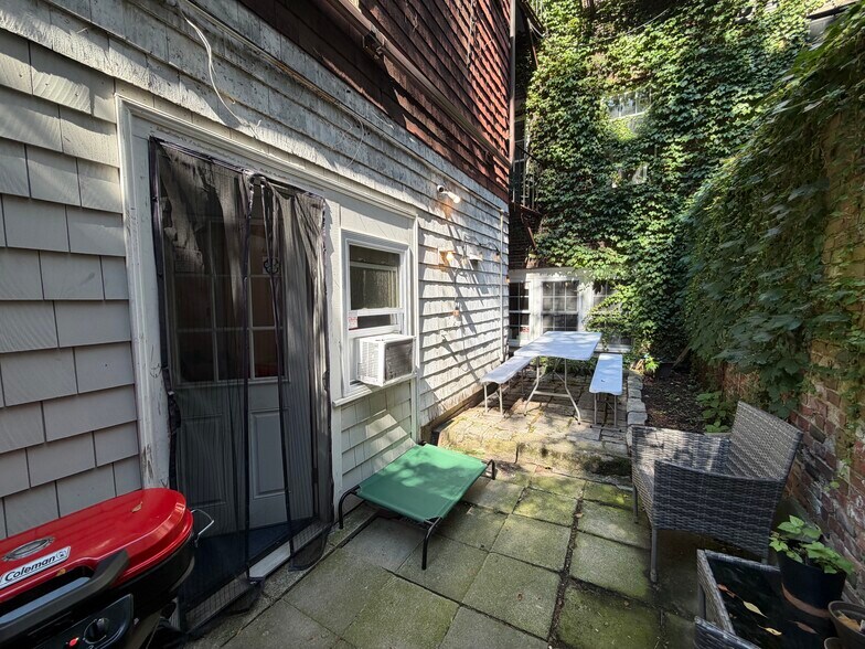 Building Photo - 8 Lindall Pl