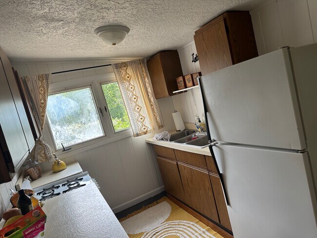 Building Photo - 7801 Oak Ave