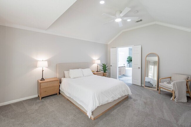 Building Photo - 11 E Sienna Pl