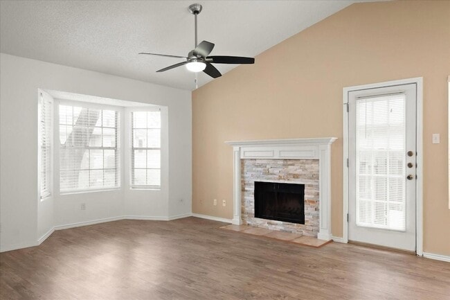 Building Photo - 220 Sailmaster St