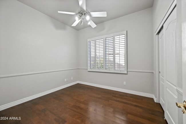 Building Photo - 6520 W Robin Ln