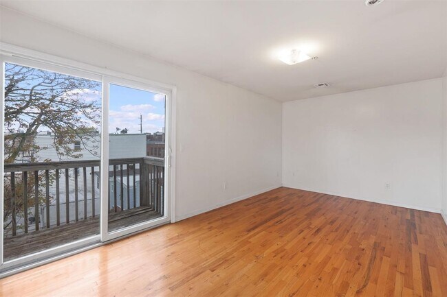 Building Photo - 82 Tuers Ave