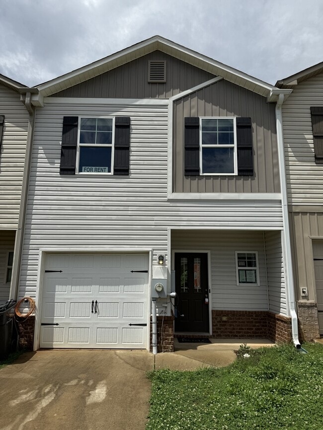 Building Photo - Three Bedroom 2.5 Bath Townhome in Calera, AL