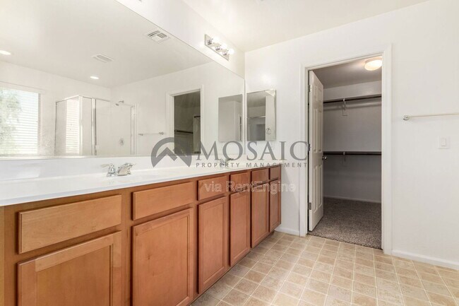 Building Photo - 904 E Euclid Ave