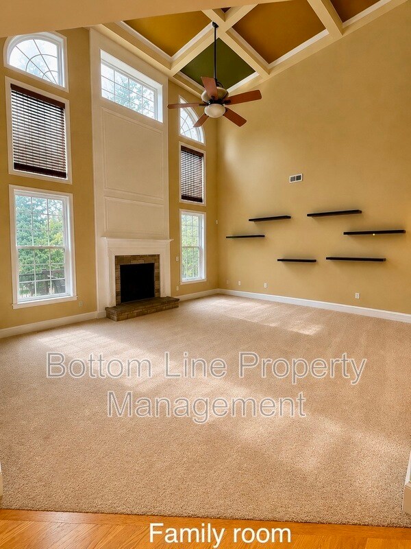 Building Photo - 8045 Talcott Dr