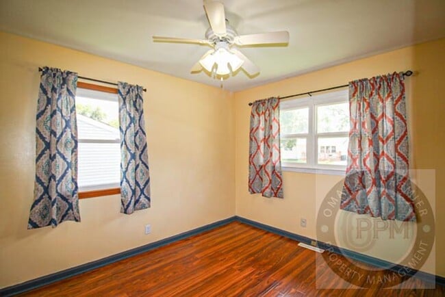 Building Photo - 3 Bedroom / 1 Bath Home Minutes from Hartm...