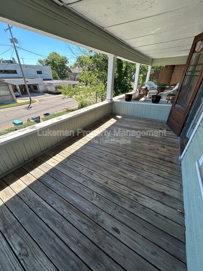 Building Photo - 428-428 S Westnedge Ave