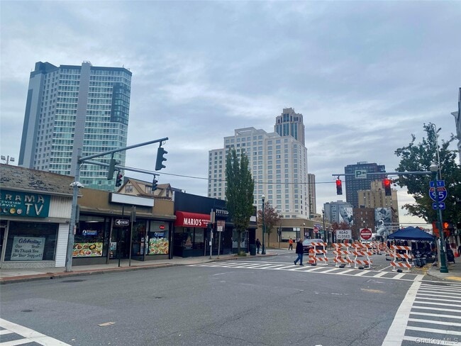 Building Photo - 370 North Ave