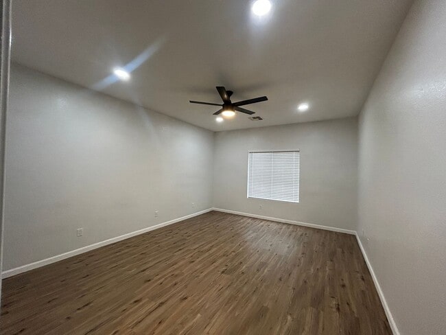Building Photo - Free November Rent! Beautiful Home in Johnson Ranch! Fully Renovated! Waived Application fee!