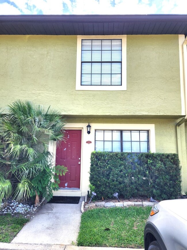 Primary Photo - 2-story townhome - Private Patio - Pool - ...