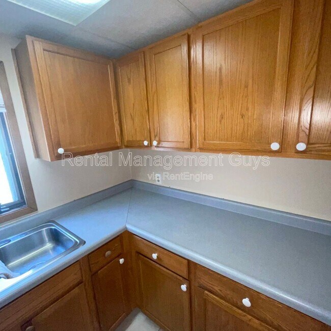 Building Photo - 3319 Longfellow Ave