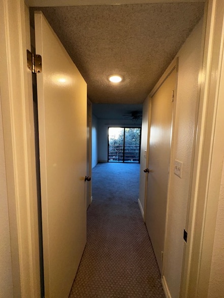 Building Photo - 121 S Swall Dr