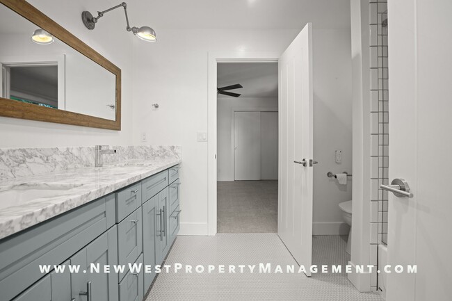 Building Photo - Exquisite Pacific Beach 4 bedroom located on a quiet cul-de-sac in the coveted Floral Terrace com...