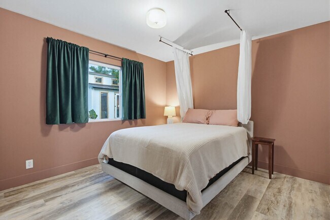 Building Photo - 1418 Marshall St