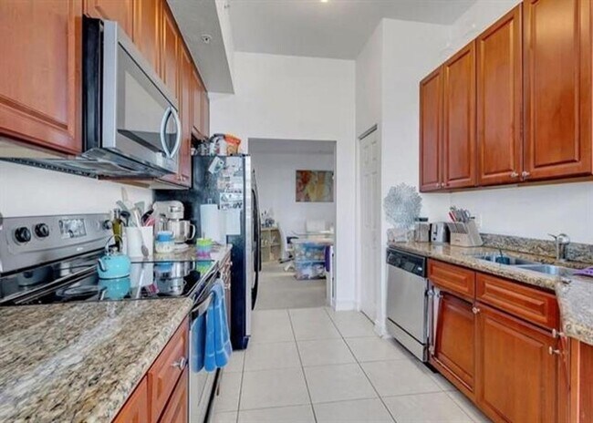 Building Photo - 3001 NE 185th St