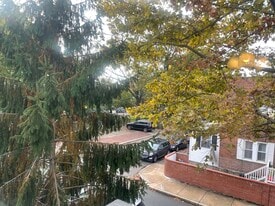 Building Photo - 2713 S Alder St