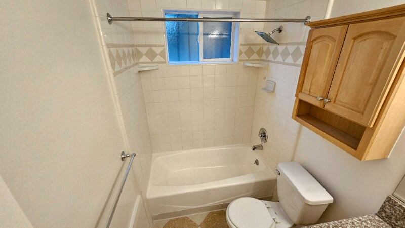 Building Photo - 1130 N Fuller Ave