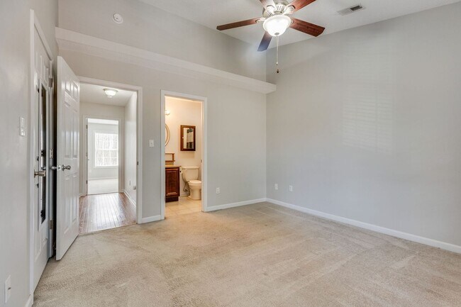 Building Photo - Now Available | 2 Bedroom 2.5 Bath | Bristol, TN