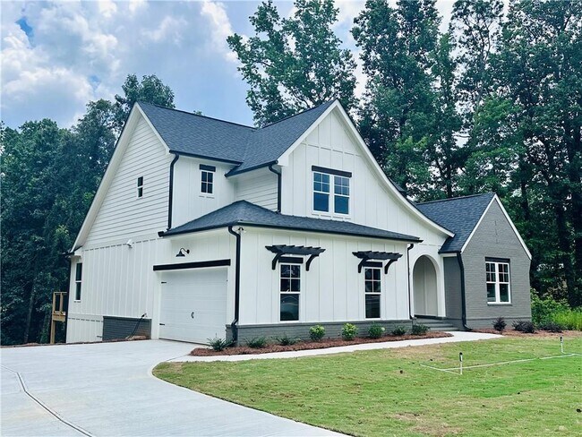 Building Photo - 6312 Woodstock Rd