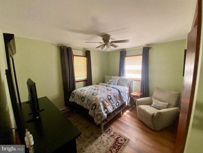 Building Photo - 4535 Pine Ridge Dr W