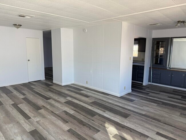 Building Photo - 64180 Thomas Ave