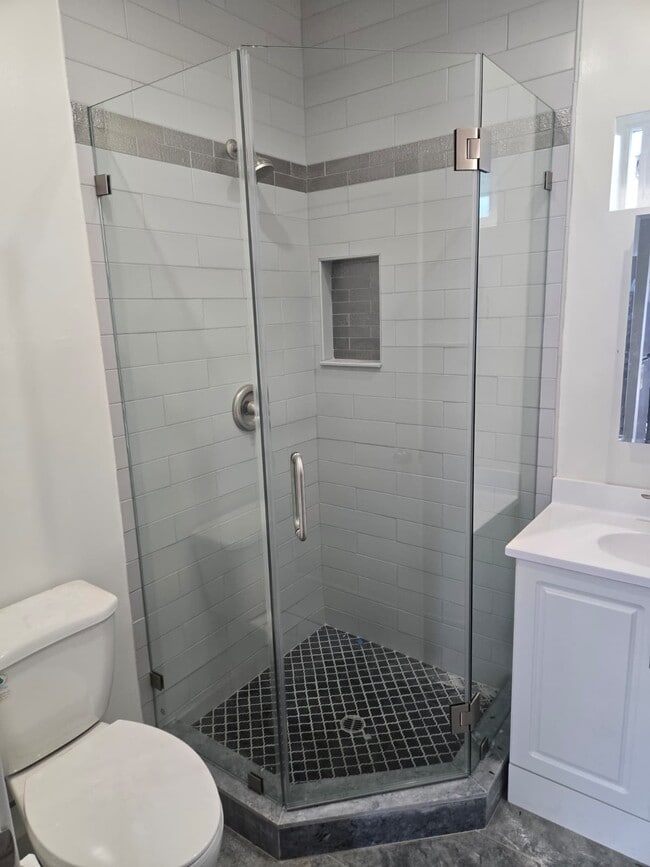 Building Photo - 18557 W Victory Blvd