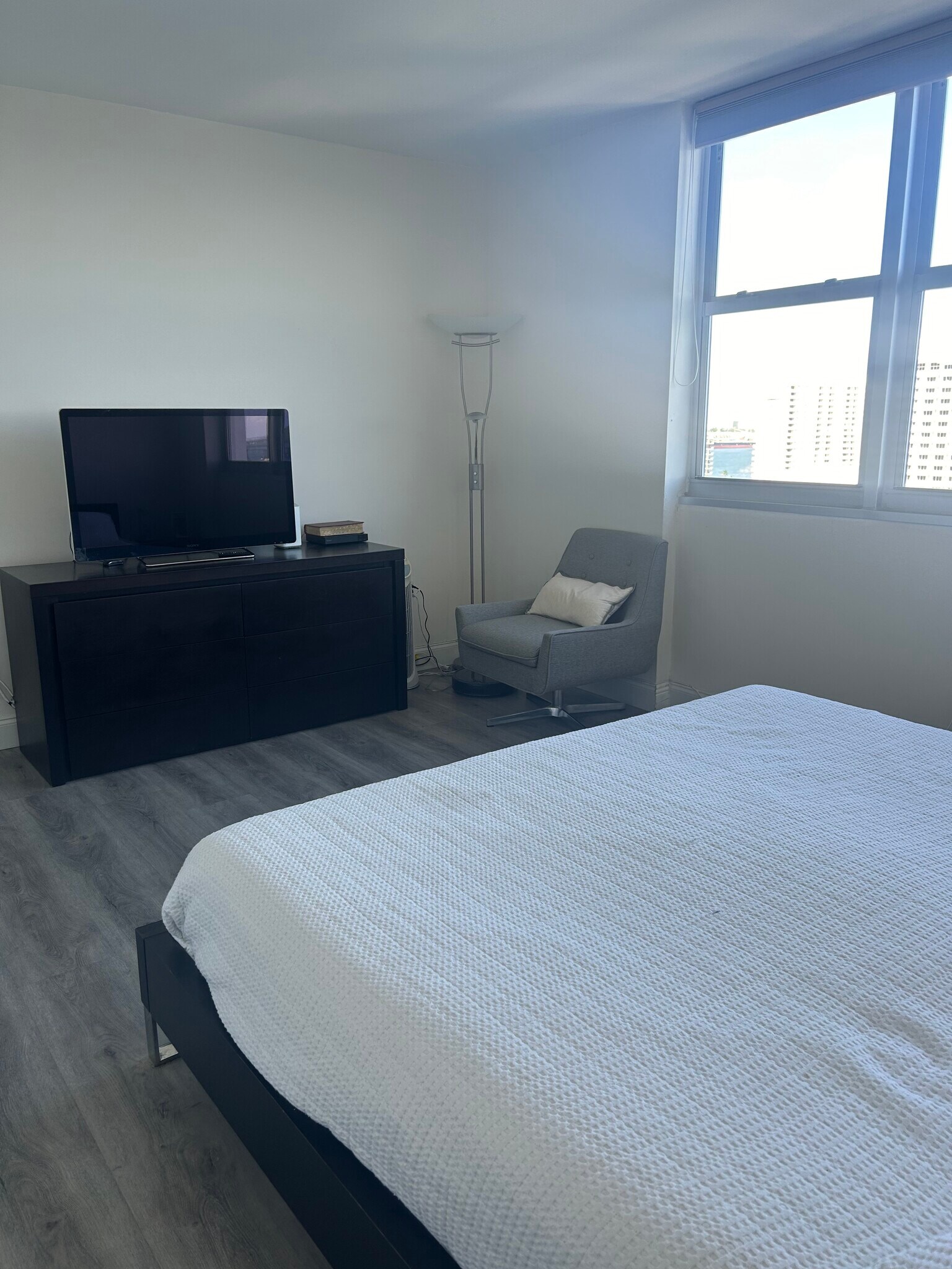 Building Photo - 905 Brickell Bay Dr