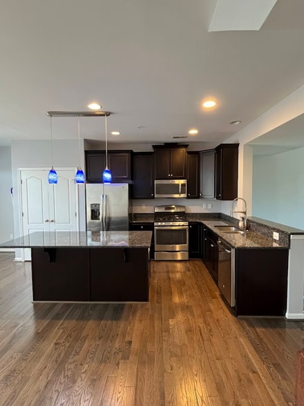 Building Photo - 2703 Osprey Way S