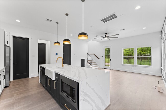 Building Photo - 4303 Buck St