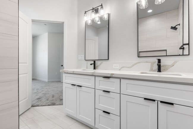 Building Photo - 10201 Crest Rd