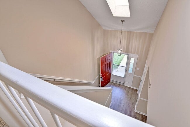 Building Photo - Nicely Updated Grafton Woods Condo