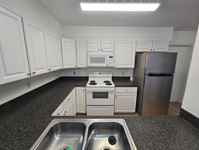 Building Photo - FABOULOUS 3 BEDROOM / 2.5 BATH / 2 CAR GARAGE HOME - WINTER SPRINGS (THE HIGHLANDS)