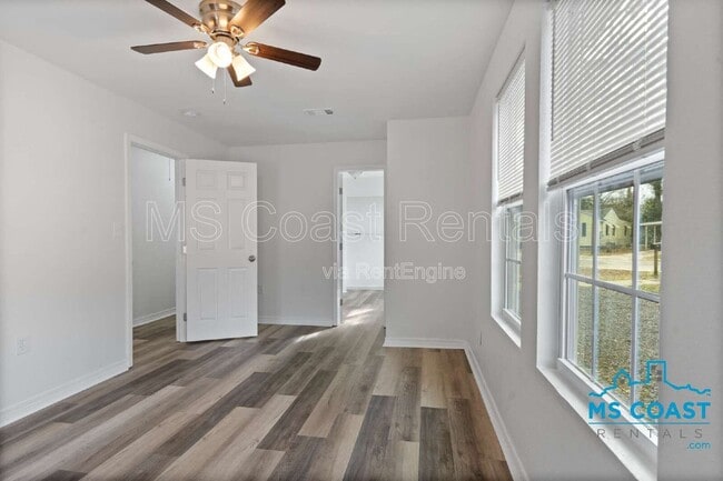 Building Photo - 340 Hiller Dr