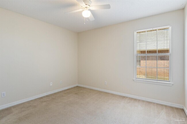 Building Photo - 605 Downhaul Dr