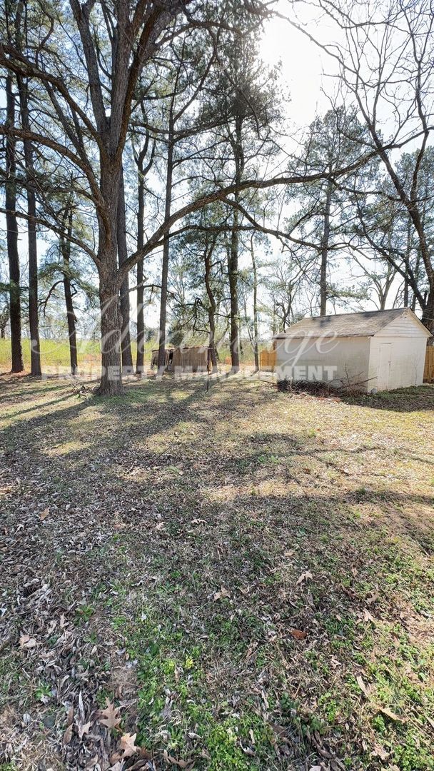 Building Photo - Newly Renovated Duplex in Oakhaven