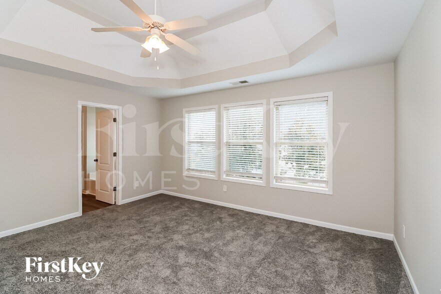 Building Photo - 427 Belmont Way