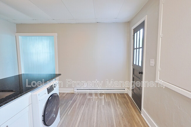 Building Photo - 14210 Temple St
