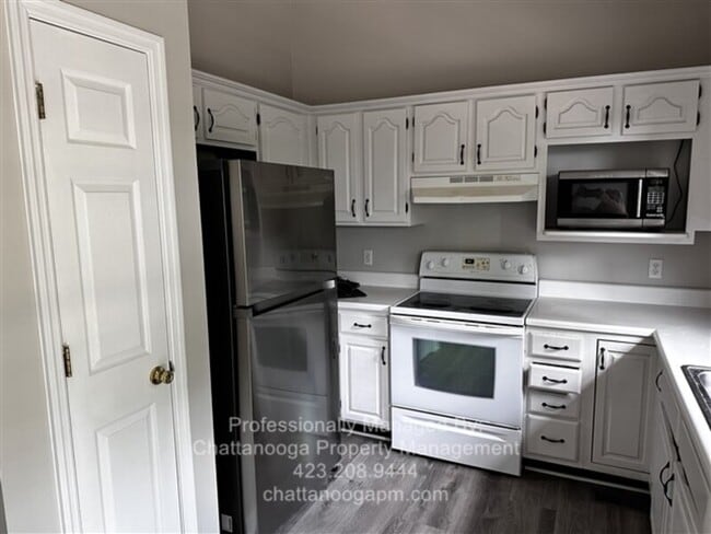 Building Photo - 6815 Benwood Dr