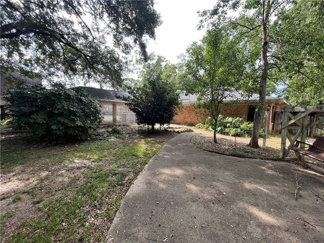 Building Photo - 562 Barcelona Dr