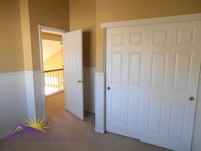 Building Photo - Spacious 3 Bed 2.5 Bath 1,959 Sq. Ft. Antelope Home