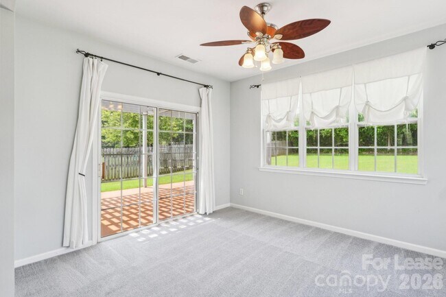 Building Photo - 14417 Laurel Tree Ln