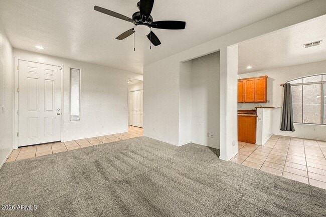 Building Photo - 2600 E Springfield Pl