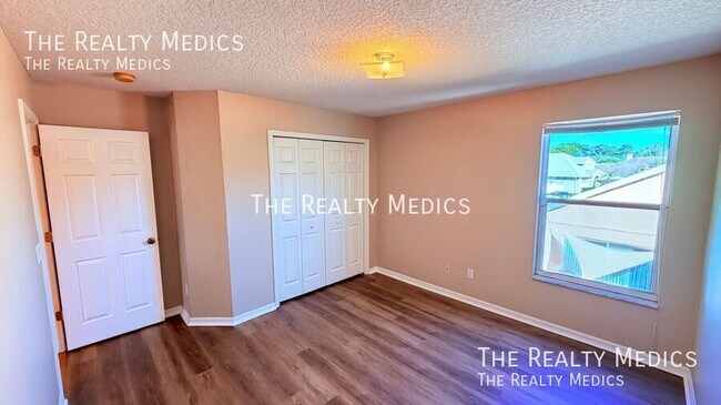 Building Photo - 2837 River Ridge Dr