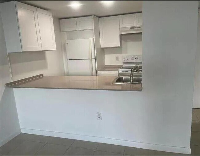 Building Photo - 10400 SW 108th Ave