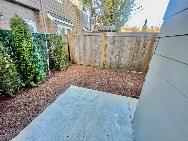 Building Photo - NEWLY REDUCE PRICE on this Modern 3BR Town...